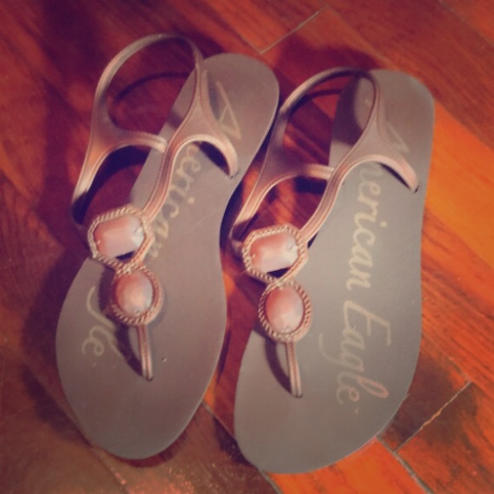 American Eagle thong sandals
